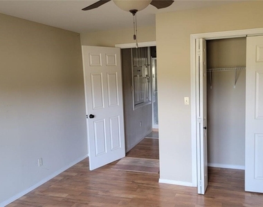 4731 Eck Ln - Photo Thumbnail 5