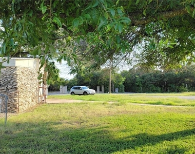 4731 Eck Ln - Photo Thumbnail 9