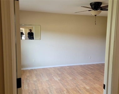 4731 Eck Ln - Photo Thumbnail 4
