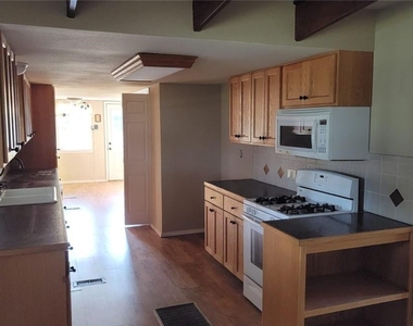 4731 Eck Ln - Photo Thumbnail 3