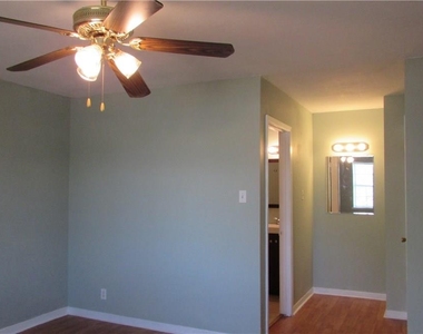 2208 Mission Hill Dr - Photo Thumbnail 12