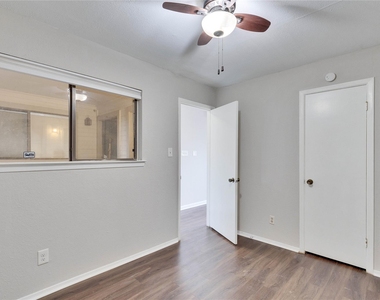 2500 Burleson Rd - Photo Thumbnail 15