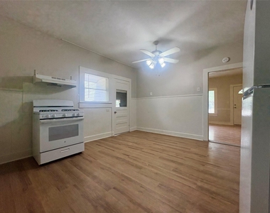 815 Lizzie St - Photo Thumbnail 6