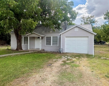 815 Lizzie St - Photo Thumbnail 2