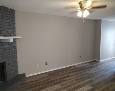 2005 Iroquois Ln - Photo Thumbnail 4