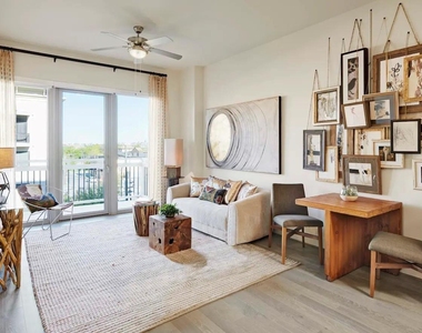 2727 Travis St - Photo Thumbnail 8