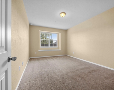 2880 Donnell Dr - Photo Thumbnail 12