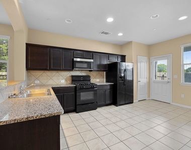 2880 Donnell Dr - Photo Thumbnail 7