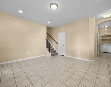 2880 Donnell Dr - Photo Thumbnail 3