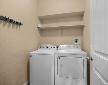 2880 Donnell Dr - Photo Thumbnail 11