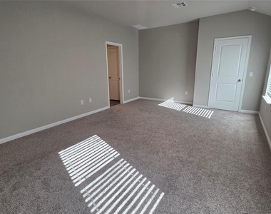 137 Arrowhead Vine St - Photo Thumbnail 10