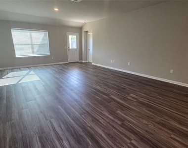 137 Arrowhead Vine St - Photo Thumbnail 8