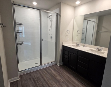 137 Arrowhead Vine St - Photo Thumbnail 11