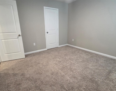 137 Arrowhead Vine St - Photo Thumbnail 13