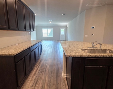137 Arrowhead Vine St - Photo Thumbnail 6