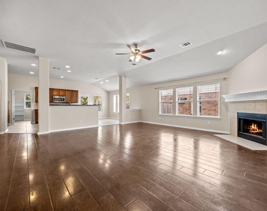 135 Justin Leonard Dr - Photo Thumbnail 9