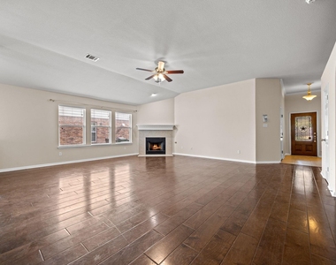 135 Justin Leonard Dr - Photo Thumbnail 10