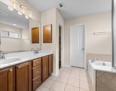 135 Justin Leonard Dr - Photo Thumbnail 17