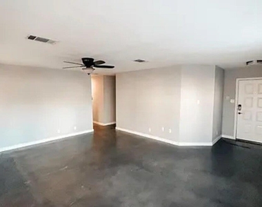 1109 Dexford Dr - Photo Thumbnail 3