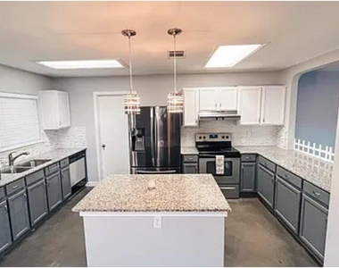 1109 Dexford Dr - Photo Thumbnail 5