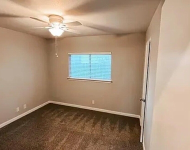 1109 Dexford Dr - Photo Thumbnail 12