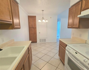 15208 Spring Hill Ln - Photo Thumbnail 6