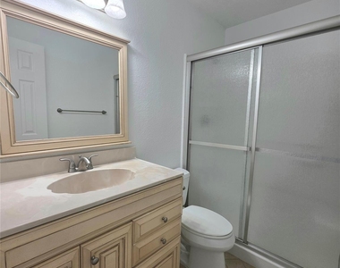 15208 Spring Hill Ln - Photo Thumbnail 12