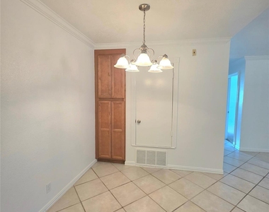 15208 Spring Hill Ln - Photo Thumbnail 8