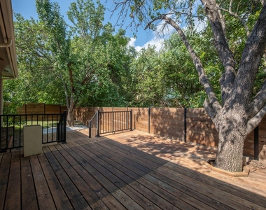 8404 Hornet Dr - Photo Thumbnail 17
