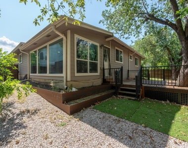8404 Hornet Dr - Photo Thumbnail 16