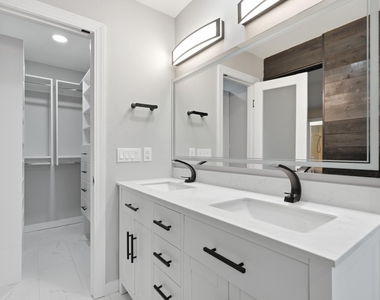8404 Hornet Dr - Photo Thumbnail 11