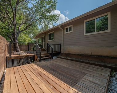 8404 Hornet Dr - Photo Thumbnail 18
