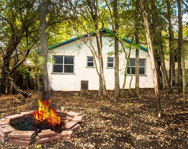 1107 Delano St - Photo Thumbnail 9