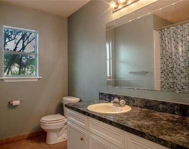 1107 Delano St - Photo Thumbnail 7