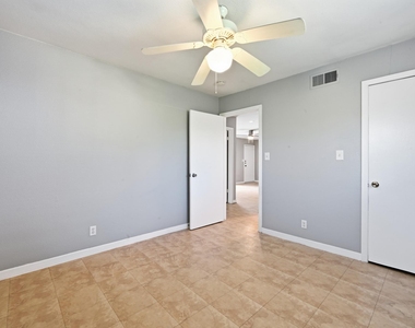 2712 Saint Edwards Cir - Photo Thumbnail 13
