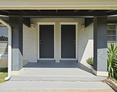 2712 Saint Edwards Cir - Photo Thumbnail 3