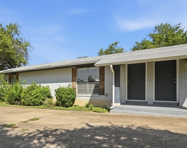 2712 Saint Edwards Cir - Photo Thumbnail 1