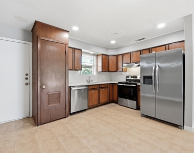 2712 Saint Edwards Cir - Photo Thumbnail 8