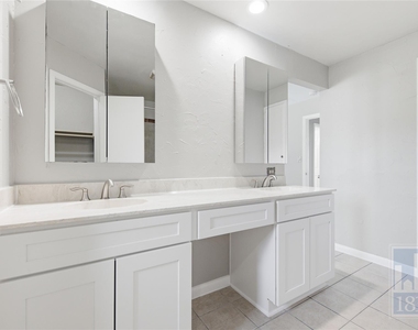 401 Oakridge Pass - Photo Thumbnail 19