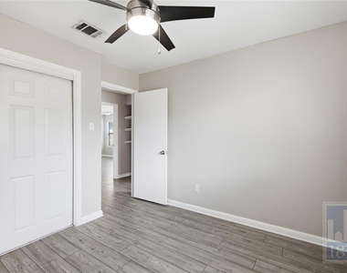 401 Oakridge Pass - Photo Thumbnail 11