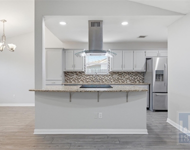 401 Oakridge Pass - Photo Thumbnail 2