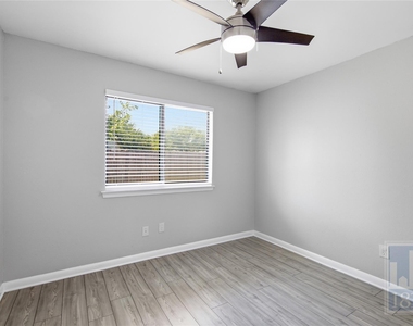 401 Oakridge Pass - Photo Thumbnail 10