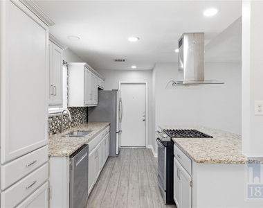 401 Oakridge Pass - Photo Thumbnail 4