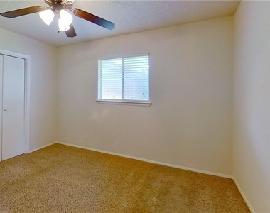 1209 Westcott Dr - Photo Thumbnail 7