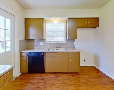 1209 Westcott Dr - Photo Thumbnail 3