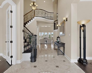 1905 Leaders Ln - Photo Thumbnail 4