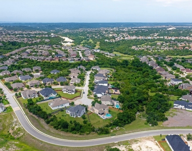 1905 Leaders Ln - Photo Thumbnail 3