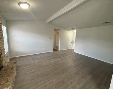 5905 Cherry Loop - Photo Thumbnail 2