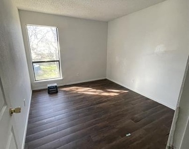 1101 Bois Darc St - Photo Thumbnail 1