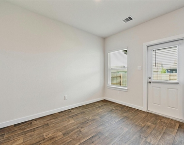313 Merriman Rd - Photo Thumbnail 8